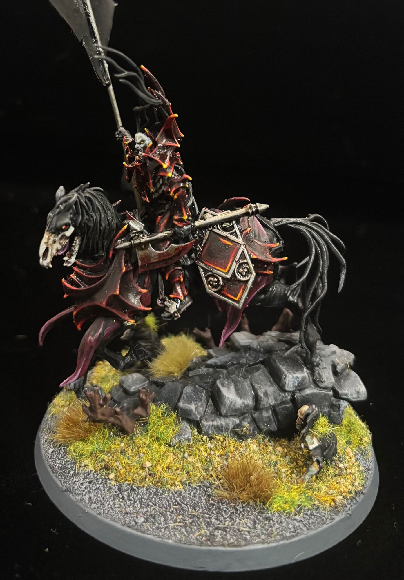 Bloodknight army standard bearer image 3