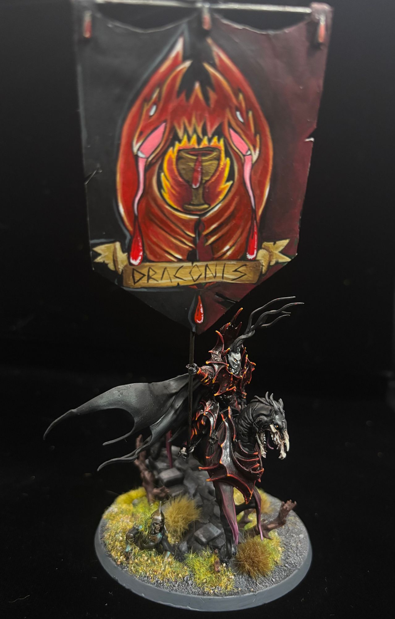 Bloodknight army standard bearer image 5