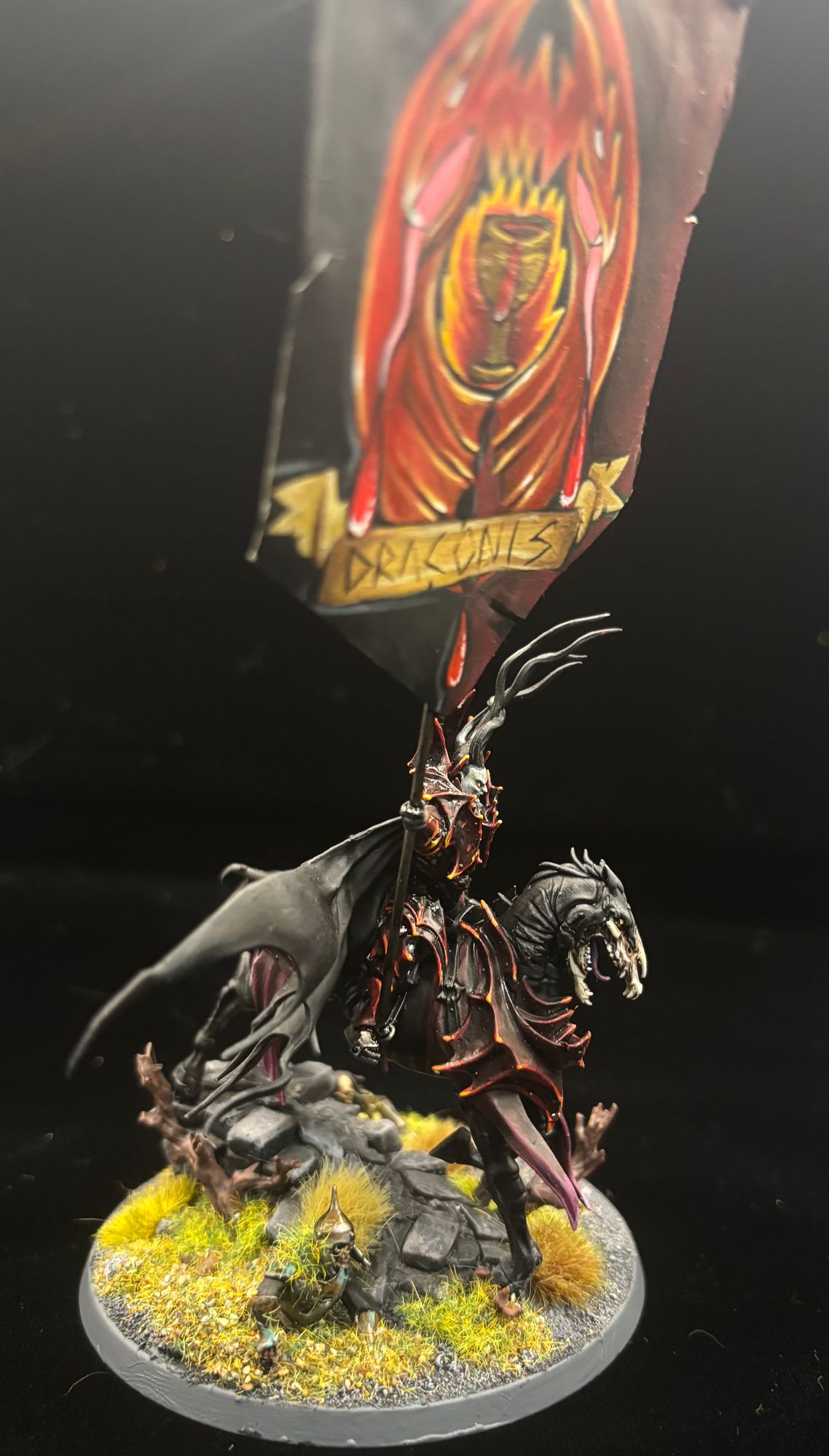 Bloodknight army standard bearer image 4