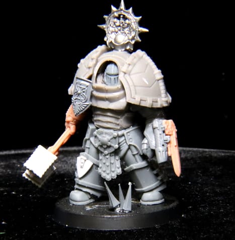 Warhound Commander in Saturnine Armor thumbnail 4